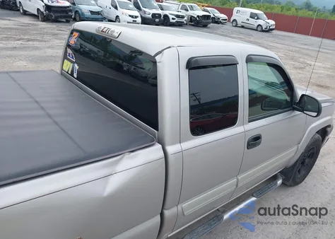 2004 Chevrolet Silverado K1500 из США, поврежденный, VIN 2GCEK19T641307038